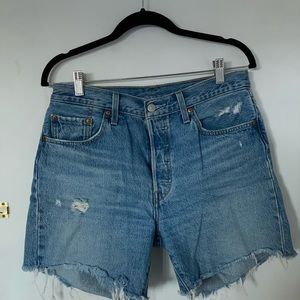 Levi’s Mid Length Shorts Size 29